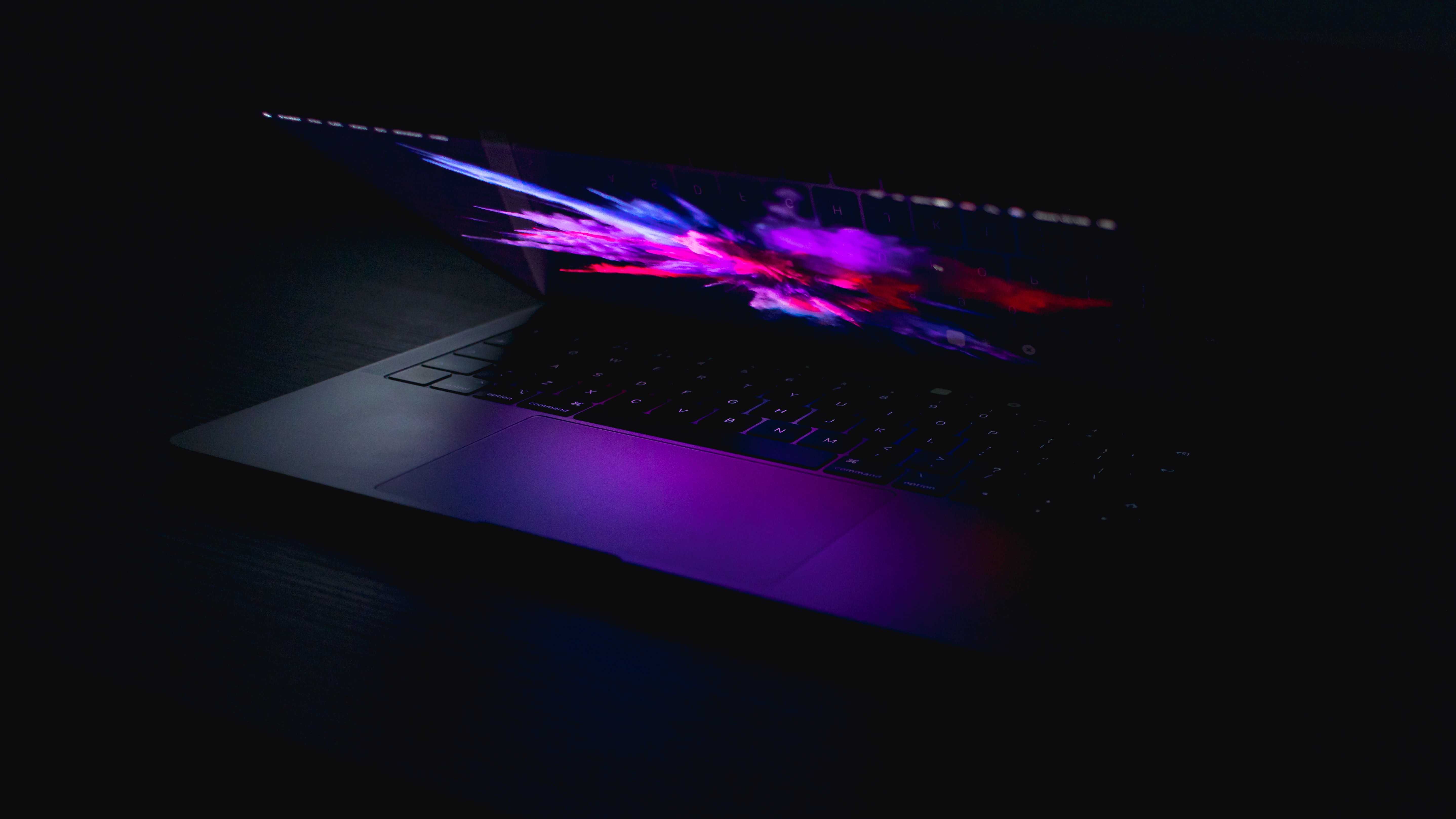 Apple Macbook Dark